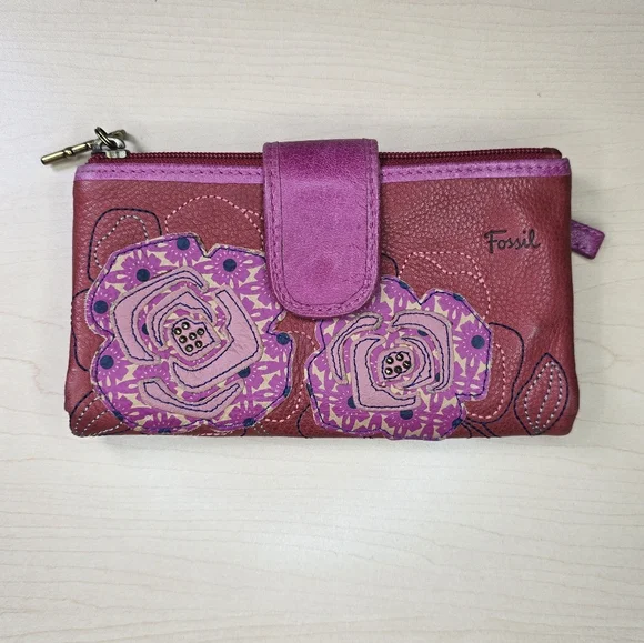 Fossil Rose Appliqué Leather Bi-Fold Wallet in Burgundy Pink - Picture 1 of 12